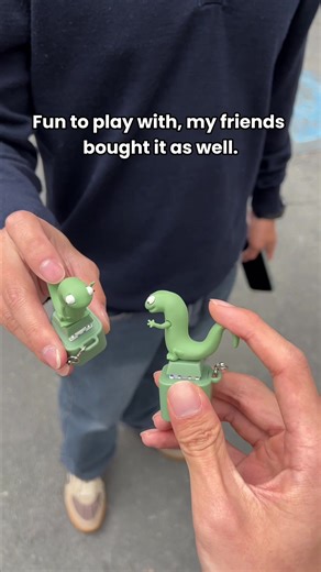 This lizard keychain is so fun that my friend bought one too! #lizardkeychains #keychain #funnyvideo #fyp #lizardbutton