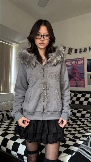 Try rocking THIS Y2K aesthetic?
