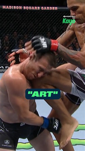 🗿 This will never not get old...Alex Pereira's perfect flying knee he delivered on his UFC debut back in 2021 🇧🇷 Poatan returns to the octagon this October, with a target of redemption when he faces Ankalaev again 📆 October 5 📺 @maineventtv on @kayosports #Poatan #FlyingKnee #UFC #AlexPereira #KO | Kayo Sports