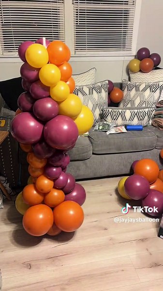 Fall Theme Bubble Spiral Balloon🍁🎈 #jayjaysballoons #balloonsdecoration #fallballoons #bubbleballoon #spiralballoons