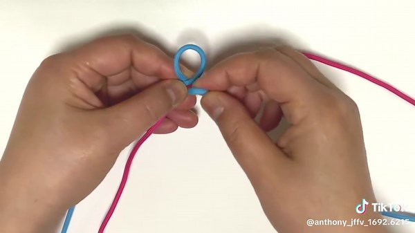 簡単なパラコードスネークノットの作り方