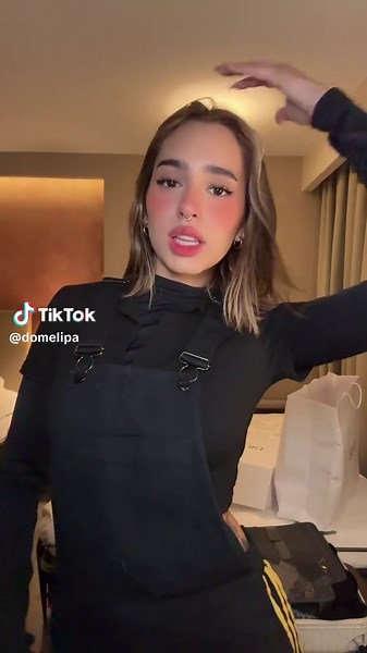 Mostrando mis outfits con estilo