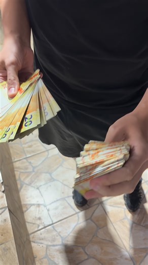 Barbearia das Neves 💈 on Instagram: "Quem aí quer dinheiro de graça 😂😂 . . . . . . #mkt #marketing #mktdeconteúdo #viral #barbearia #cortes #engracado #viral #ᴇxᴘʟᴏʀᴀʀ"