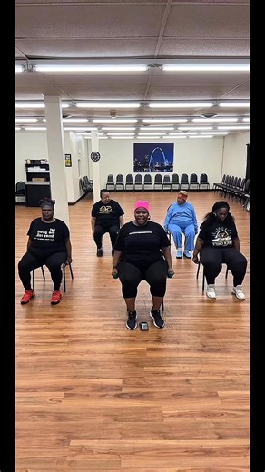 🚨28-Day Chair Workout Challenge is officially on, and the last day to join is November 1st! Comment: Joi | Thick Chick Fitness