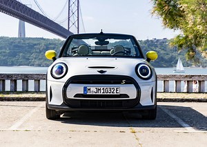 ミニクーパーS Eコンバーチブル発表！ただし残念ながらイベントのためのワンオフ、「ピュアエレクトリックオープン」なミニの発売は次世代まで持ち越しか