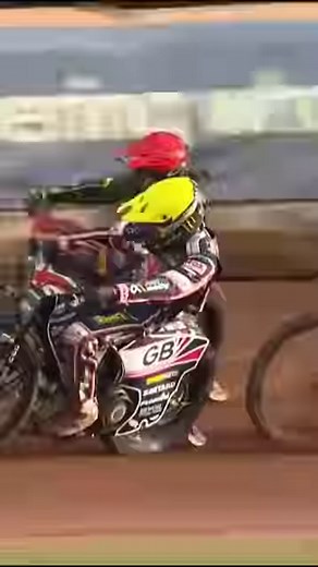STUNNING SPEEDWAY FROM GBSpeedwayTeam 🤯What a way to stamp your authority at your home track from Dan Bewley 👊#FIMSpeedwayGP | #SoN#SpeedwayGP #racing #motorsport #motorcycle #bikes | FIM Speedway Grand Prix