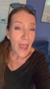 Unsere heutige Gästin bei Das Leben ist ein Musical!: die unvergleichliche @katy.karrenbauer! ❤️⁠ ⁠ „Ich hätte schon erwartet, dass ich bei euch einen Ständer bekomme!“ – schon in Minute 1 war der Ton gesetzt. 🫣⁠ Katy erzählt von ihrer frühen Liebe zur Musik, den ersten Schritten ins Schauspiel und unvergesslichen Momenten auf der Bühne. Aber auch:⁠ 🔥 wie sie sich auf Sexszenen vorbereitet,⁠ 🔥 warum sie auf der Berlinale plötzlich zur Persona non grata wurde – und⁠ 🔥 wie Helmut Dietl alles w