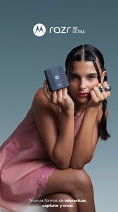 Hacé todo esto sin necesidad de abrirlo, ya que tiene la pantalla externa más grande e inteligente hasta ahora 🤳🏻. | Motorola
