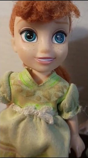 Elsia and Annia Dance to a New Song! - Elsa & Anna Toddlers #frozen