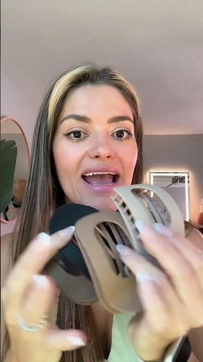 The perfect flat hair clip for style AND safety! 🚗✨ No bulky bumps, just sleek comfort—ideal for