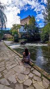 🏘️Pueblos de Cantabria que no puedes perderte 👇 💚Cantabria es un paraíso natural con muchísimos pueblos que merecen una visita. Te dejo una lista con los mejores (en mi opinión): 📍Mogrovejo: este pueblo es conocido por ser el escenario donde se rodó Heidi. Es muy pequeñito pero tiene un encanto especial. Se encuentra a pocos minutos de Potes 📍Potes: el pueblo, en mi opinión, más bonito de Cantabria. Te sorprenderá el paseo al lado del río y sus casas empedradas 📍Liérganes: un pequeño puebl