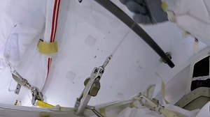 Did you know NASA Astronauts train in America’s largest swimming pool? Astronaut Anne McClain describes spacewalks as akin to hanging off a cliff and performing brain surgery simultaneously. To prepare for such complex tasks, NASA has built a life-sized replica of the space station underwater right here on Earth. NASA Astronauts train in the Neutral Buoyancy Lab (NBL), the largest swimming pool in America, to simulate the feeling of weightlessness experienced in space. 🛰️👩‍🚀 Credit: Smithsoni