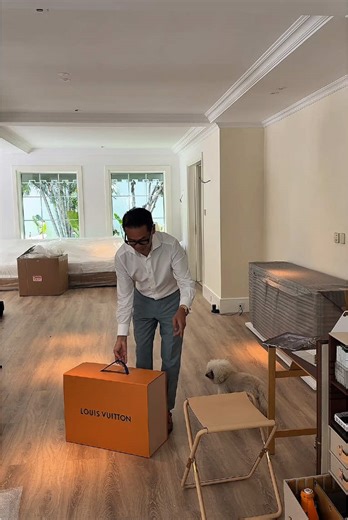 More Than a Mobile Office: Louis Vuitton Lifestyle