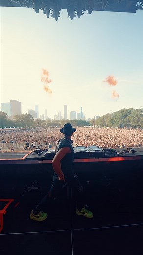 Game on @lollapalooza 🏈🔥 #lollapalooza #festival #nfl #electronicmusic