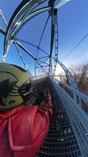 The bridge is named after Irvin S. Cobb, a famous American writer and humorist born in Paducah. Cobb was known for his short stories, essays, and as a war correspondent, contributing significantly to American literature in the early 20th century. Opened to traffic in 1929, means it has been in service for over 90 years. Still serving as an important route for vehicles crossing the Ohio River. #travel #history #insta360 #engwe