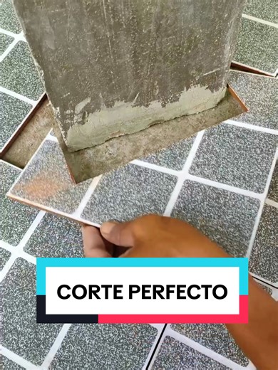 Cortar cerámica alrededor de una columna puede arruinar todo el acabado si no se hace bien. Con una buena marca y cortes precisos las piezas encajan perfecto y el trabajo queda limpio y profesional. #ceramica #construccion #albanileria #trucos #hazlotumismo