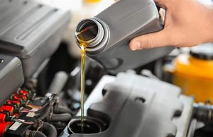 बाइक का इंजन ऑयल कितने किलोमीटर पर बदलना चाहिए? यहां जानें डिटेल्स