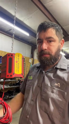 🛠️ Don't let a substandard leak detector ruin your EVAP system! The professional-grade adjustable pressure smoke detector is now available! Attention mechanics and DIY enthusiasts! Still guessing when finding leaks? The MROACE adjustable pressure smoke leak detector is designed for accurate diagnosis. ✅ Precise Pressure Adjustment: The only one supporting pressure adjustment, perfectly protecting the fragile EVAP system (below 1 PSI), preventing overpressure damage! ✅ HyperSmoke Technology: Ins