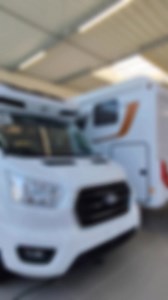 Zoom sur le CI Magis 67 XT 🧐 Profilé spacieux, lit central, douche et toilettes séparées... ce modèle phare, qui allie espace et confort, est pensé pour voyager à deux ou en famille. Chez Jacqueline Camping-car, on l'a testé : Verdict → Il donne envie de prolonger les vacances… toute l’année ! 😎 #JacquelineCampingCar #Magis67XT | Jacqueline Camping Car