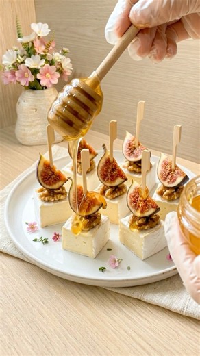 Fig & Brie Bites with Honey & Walnuts #snacks #appetizer