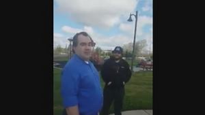 Dad Makes Citizen's Arrest When He Catches Man Sexting His Teenage Daughter With Phone He Gave Her!