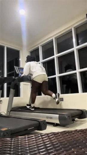 This woman tried running on the treadmill in the gym at a fast pace. She struggled to keep up her pace and slipped out, banging her head into the treadmill's rear end. | Jukin Copyright Management | Facebook