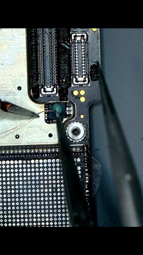 QianLi Repair Tools on Instagram: "When tweezers are completely useless… this trick saves the day 🔥 #qianli#mobilephonerepair#tool#repair#qianlirepairtools#PhoneRepair#MobileRepair#TechFix#GadgetFix #RepairLife#TechSupport#RepairTools#TechTools#DIYTools#PhoneRepairKit#FixYourTech#TechUSA#TechEurope#USTech#UKTech#CanadaTech#EuroGadgets#TechLifestyle#DIYLife#TechAddict#GadgetLovers#Techie#InstaReels#ReelsIt#TechReels"