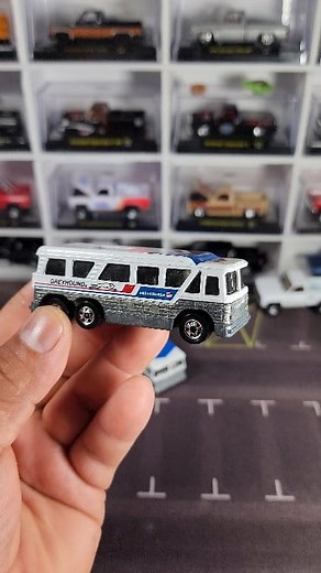 30K views · 1.4K reactions | Este BUS MEXICANO TE VA A ENCANTAR HOTWHEELS GREYHOUND #hotwheels #matchbox #diecast #trending #trend #toys #collection #collectors #collectibles #fy #foryou #foryoupage #matchbox #tomytec #tomica #autoworld #greenlight #M2machine | Mv2wheeloffroad | Facebook