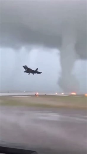 F22 FighterJet Landing Failed Airforce