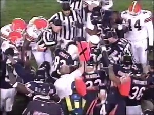 99K views · 1.1K reactions | On 퐍퐨퐯퐞퐦퐛퐞퐫 ퟒ, ퟐퟎퟎퟏ... the Chicago Bears completed this comeback vs. the Cleveland Browns scoring a TD, getting the onside kick, then completing a Hail Mary for a TD with 0:00 to force OT.. Then the magic continued with Mike Brown.... | ChiCitySports.Com | Facebook