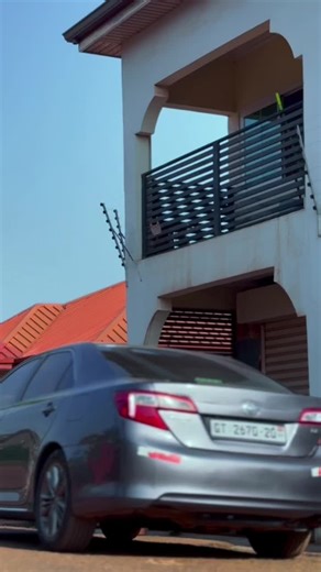 Jean Chain Snap Moment: A Fashion Fail Reaction