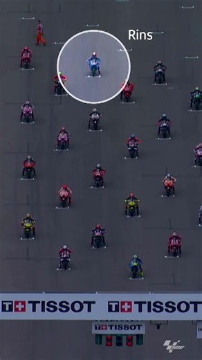 Big gains as the lights went out back in 2022! 💪 Álex Rins made up 13 positions in the first five corners! 🤯 #PortugueseGP 🇵🇹 | MotoGP