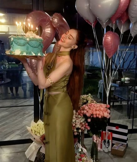 Aníta on Instagram: "April 5 🤍✨ Keepin’ it classy since 1999"