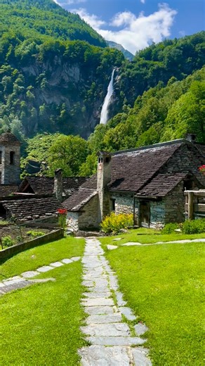 All locations are in my Swiss Travel Map (Link in Bio) 📌 120 Epic Places in Switzerland 🇨🇭 Must-See Spots ✨ Hidden Gems 📱 Easy Access in Google Maps 📌Each place with description, pictures, directions and the best time to visit Make your trip planning quick and efficient with the Swiss Travel Map - your ideal companion before and during your trip! 🎥: @markusleuprecht #switzerland #travel #alps #nature #landscape | Swiss Travel Destinations