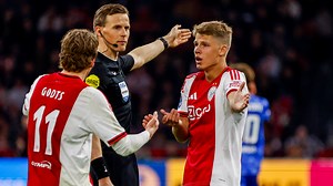 Hakem Sander van der Eijk, Ajax'ın sinir bozucu bir oyuncusundan bıkmış durumda: "Onu uzak tutun!" | Goal.com Türkçe