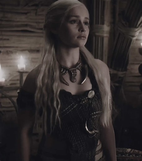 tried a new stylee🫣 do wee like?? 🤔 || ib: @katie ac: @kirkkyy #gameofthrones #daenerystargaryen #viral #blowthisup #edit