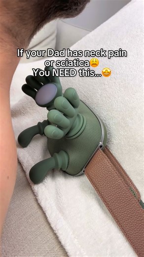 It’s like having my own personal masseur at home!🤩 #massager #backpain #relax #massagemachine #neckmassager I love using this electric massage after work — it really helps me relax my back and shoulders, feels like a real massage at home | Thera Palm