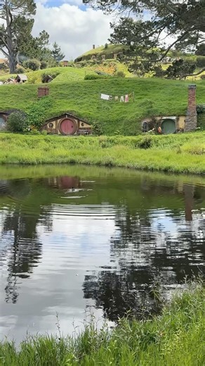 Cute Village of Hobbiton – Peaceful Filming Location of The Lord of the Rings in New Zealand