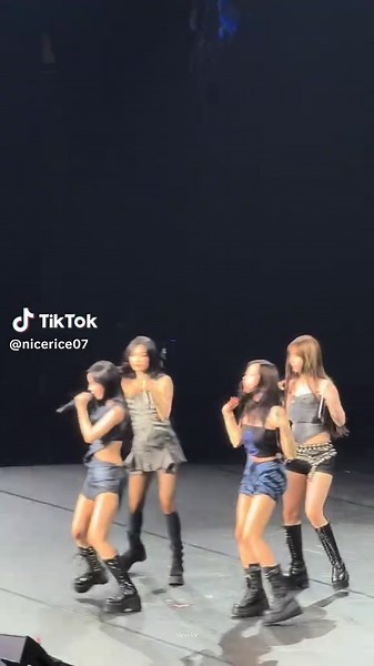 next level - aespa main stage smtown live london 2025 #aespa #nextlevel #ningning #giselle #richman @aespa official @SMTOWN æspa (エスパ 에스파) : giselle (지젤/에리), ningning (宁艺卓/닝닝), karina (카리나), winter (윈터)