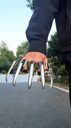 53K views · 274 reactions | ⭐ Product Link in Comments!⭐ 6PCS Retractable Wolf Claw Finger Toy for Kids, Ideal for Role-Play & Costume Parties | YTshop | Facebook