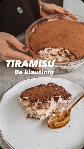 ANT MEDINĖS LENTELĖS on Instagram: "TIRAMISU BE KIAUŠINIŲ ✨ Nieko negaliu su savimi padaryti – patiekaluose prisibijau termiškai neapdorotų kiaušinių ir anksčiau mane tai stabdė nuo tokių desertų kaip tiramisu. Jei istorija skamba girdėtai, tai šiandien jūsų dėmesiui – klasikinio tiramisu alternatyva be kiaušinių. Man ši versija ne mažiau skani už originalą – puikus kavos aromato iš švelnaus kremo derinys 🤎 O itališkam receptui – itališka kavos kokybė su LAVAZZA A Modo Mio Jolie kavos aparatu