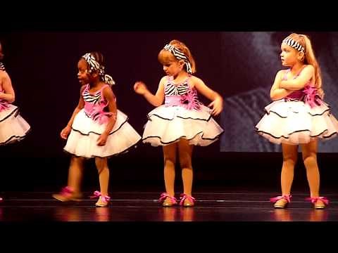 Lily 3 yr old Dance Recital (June 2010) - Animal Crackers in my Soup.MOV