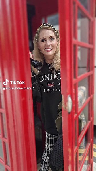 A real phonebooth!!! #foryoupage#fyp#london#phonebooth#londontiktok