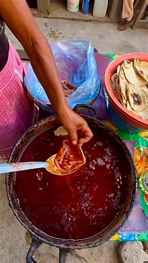 The Michoacan File on Instagram: "LA VERDADERA ENCHILADA 🇲🇽 Estas son las enchiladas de Huejutla, en el estado de Hidalgo. Uno de los platillos más deliciosos en el estado y una maravilla gastronómica de la Huasteca Potosina. Este platillo tiene sus orígenes en la cultura indígena de la región Huasteca, por lo cual estas enchiladas son consideradas un platillo emblemático de la zona. Clima cálido y húmedo, vegetación exuberante y rica cultura huasteca. NO TE PIERDAS THE MICHOACAN FILE EN AMAZO