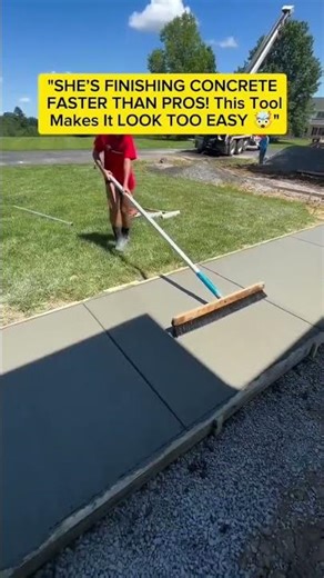 "SHE’S FINISHING CONCRETE FASTER THAN PROS! 🤯"#ConcreteFinisher #DIYConcrete #USATrend2025