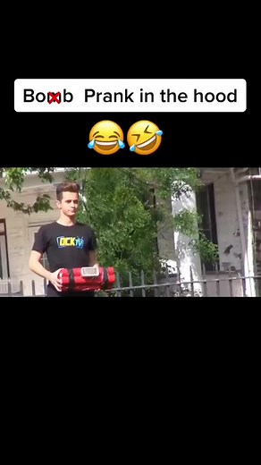 Bomb - Prank in the hood gone wrong 😳👀 #inthehood #hoodprank #prank #blowthisup