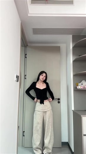 2 out fit trong tủ đồ basic #thoitrangnu #cleangirl #thoitrangtiktok2025 #kenhmoi #hello