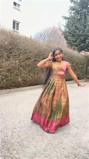 🇦🇹 Austria la Pavazha Malli dance 🥰 #austria #shortsfeed #tamil #ytshorts