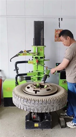 Bus tire removal from wheel using machine #tireremoval