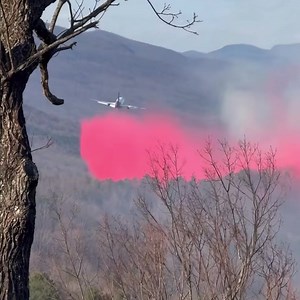 This is wild and something you don’t see very often in the Carolinas. This is a DC-10 Air Tanker dropping 9,400 gallons of fire retardant on the raging wildfire near Saluda, NC. Amazing video via Robert Dellinger. | Ed Piotrowski WPDE